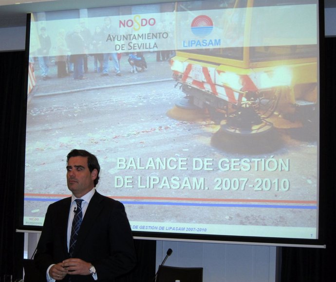 El gerente de Lipasam, Rafael Pineda, presenta el balance de gestión