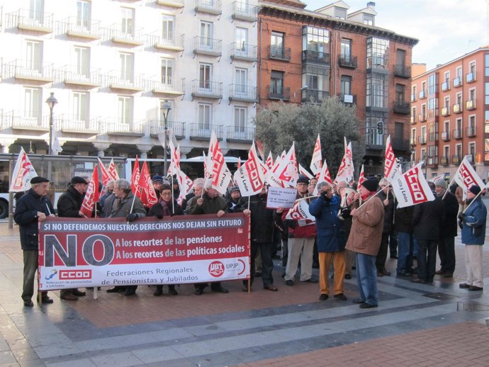 Concentración de jubilados y periodistas