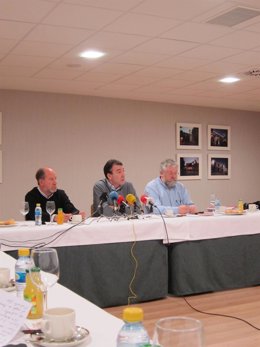 García (I), Hernández (D) y Hermoso (D)