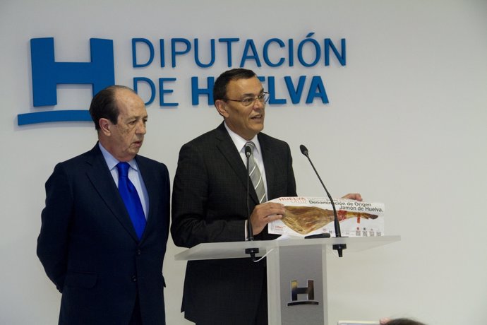 El presidente de Diputación, Ignacio Caraballo, junto a Juan Manuel Barranco. 