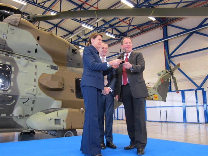 Cospedal en la fábrica de Eurocopter en Albacete