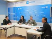 Rueda ve "grave" que seis ediles del PP de Ames no acudieran a un pleno y los contrapone con los dimitidos en Pontevedra