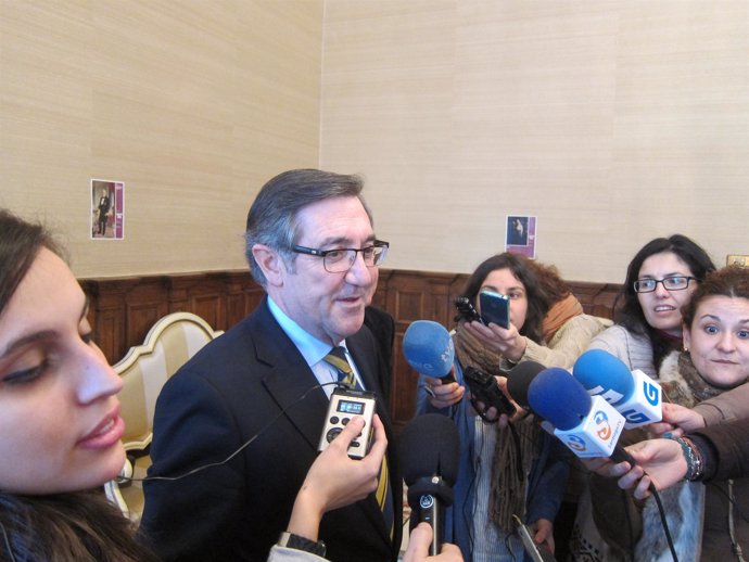 Angel Currás, alcalde de Santiago, en declaraciones a los medios