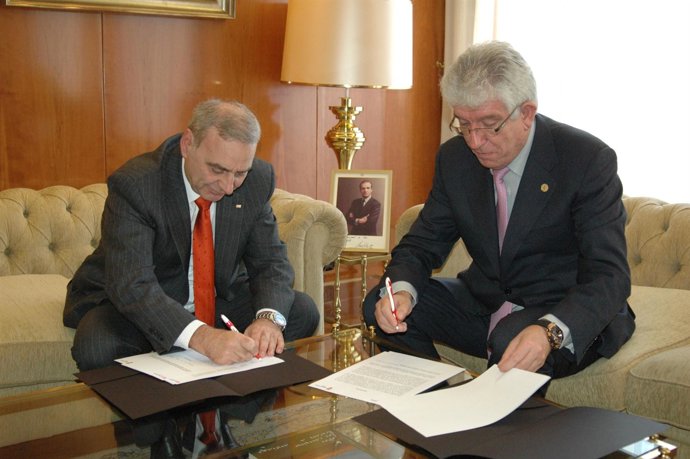 El presidente de cruz Roja y el rector de la ULE