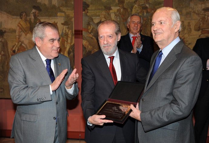 Villalobos recoge el premio de ASET