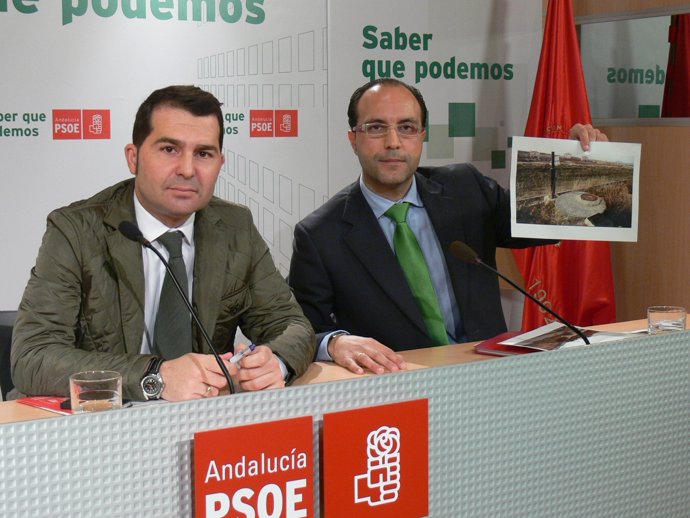 Psoe acusa a Pérez (PP) de amparar al alcalde de Otura pese a estar imputado