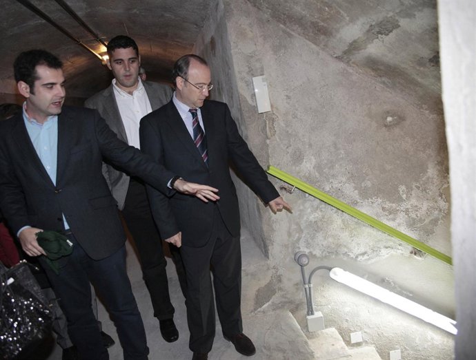 El alcalde visita los refugios tras la remodelación