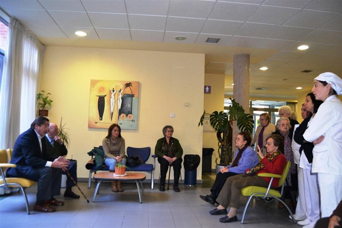 El alcalde visita el Centro de Día