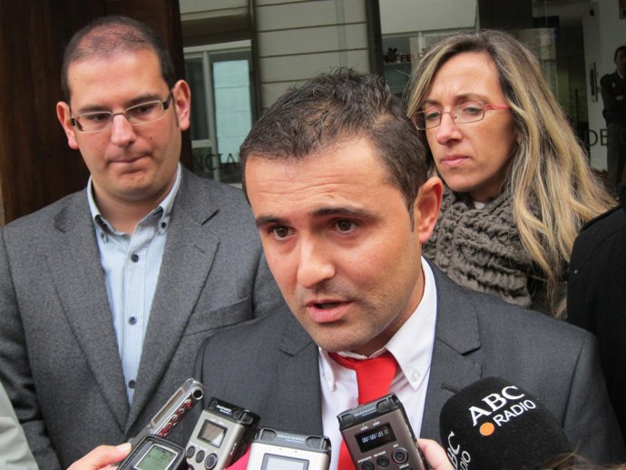 El alcalde de Tembleque atiende a los medios