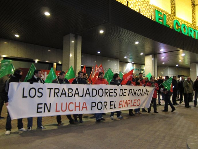 Concentración de trabajadores de Pikolín en Zaragoza