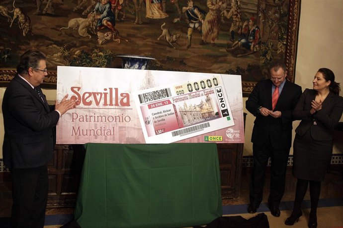 Zoido, Cárceles y Crespo en la presentación del cupón de la ONCE