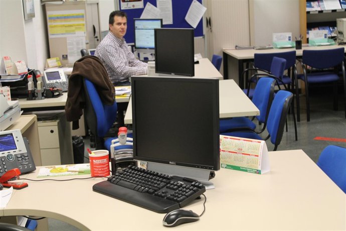 OFICINA, TRABAJADOR, ORDENADOR, PARO