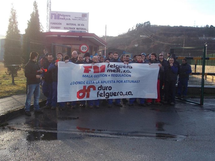 Concentración trabajadores Felguera Melt