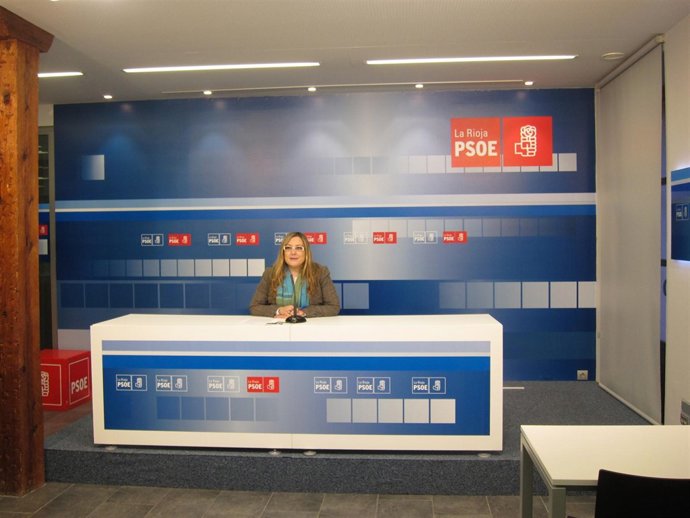  La Diputada Del PSOE De La Rioja, Emilia Fernández