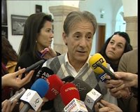 Escobar aclara que "a partir de este momento" Sosa es consejero en la Cexma por el PSOE, porque "a IU no le representa"