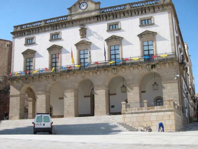 Edificio Del Ayuntamiento De Cáceres