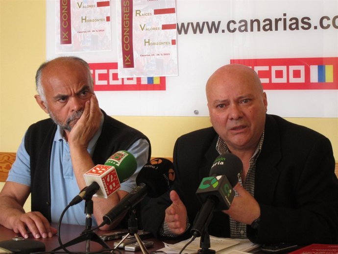 Arteaga (d), en rueda de prensa