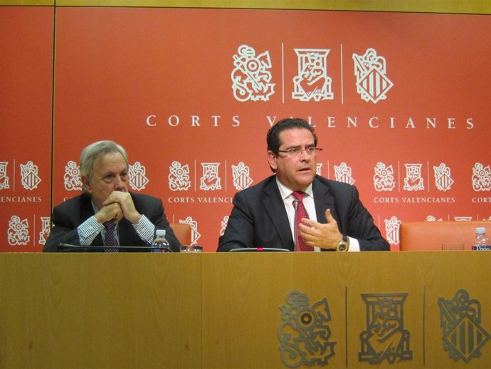 El portavoz del PP en la sCorts, Jorge Bellver (a la derecha)