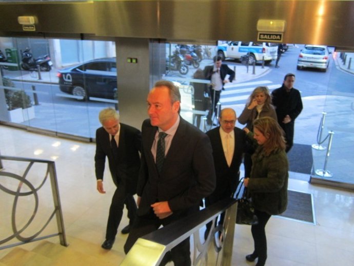 Fabra a su entrada al Forum 'Tribuna Mediterránea de la Nueva Economía'.  