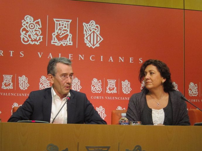 Antonio Torres y Carmen Ninet en rueda de prensa
