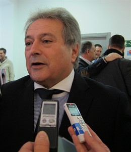 Rus atendiendo a los periodistas antes del pleno 