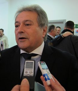 Rus atendiendo a los periodistas antes del pleno 