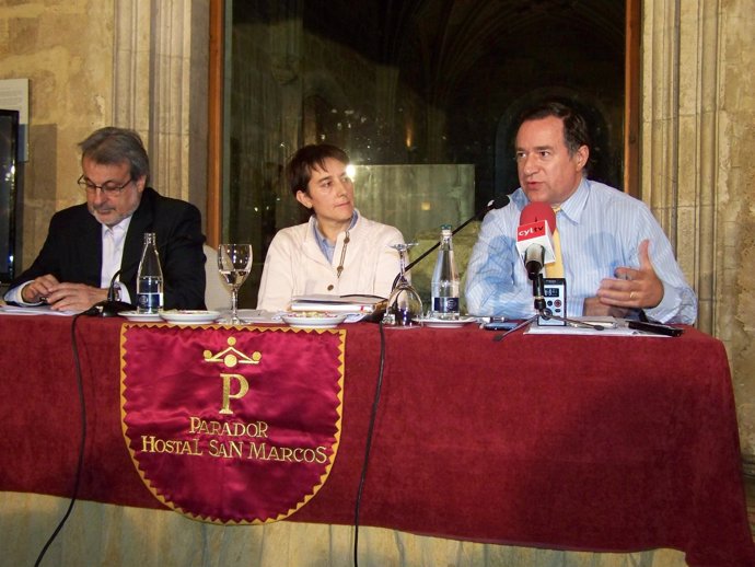 José María González; Encarna Castro y Alejandro Valderas.