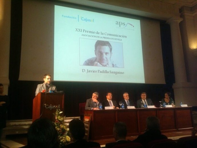 Griñán preside la entrega de los Premios de Periodismo de la APS