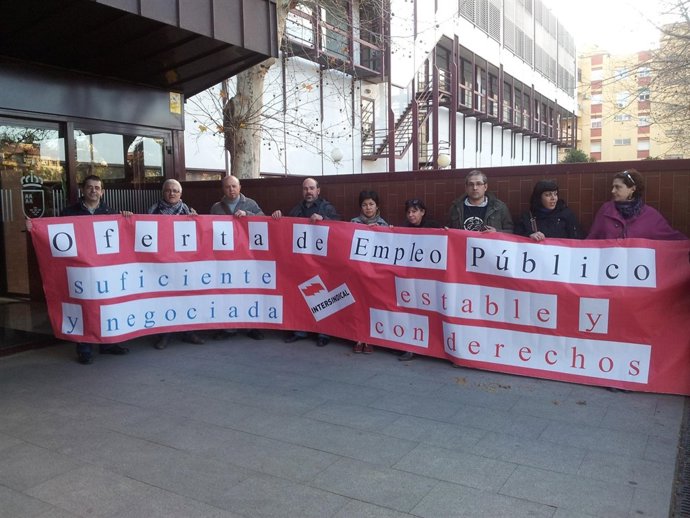 La Intersindical protesta en la Mesa General de Negociación