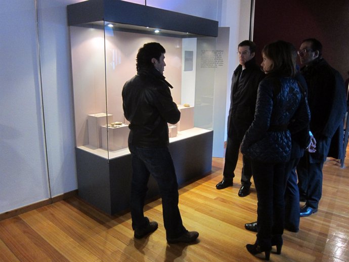 Núñez Feijóo visita el Museo da Terra Santa de Compostela