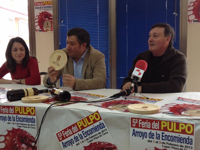 Méndez (C) presenta la Feria del Pulpo