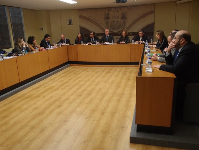 Imagen de la reunión de la Diputación Permanente del Parlamento riojano    