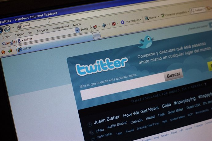 Pantalla de ordenador con Twitter 