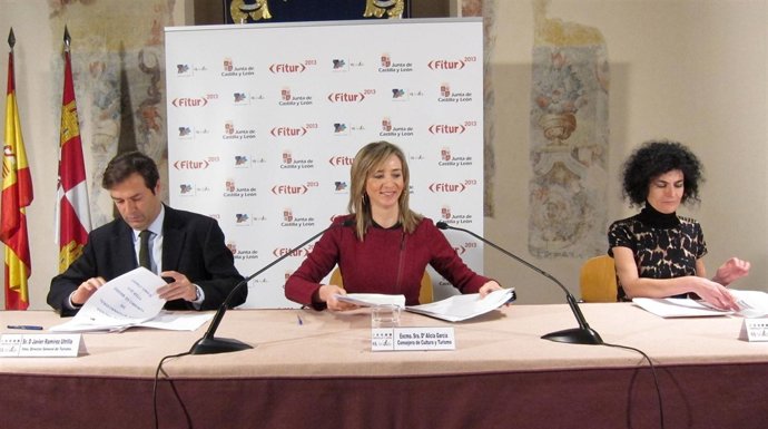 Alicia García (c) presenta las iniciativas de CyL en Fitur