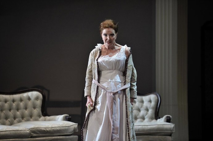 La Actriz Nuria Espert Interpreta 'La Loba'.