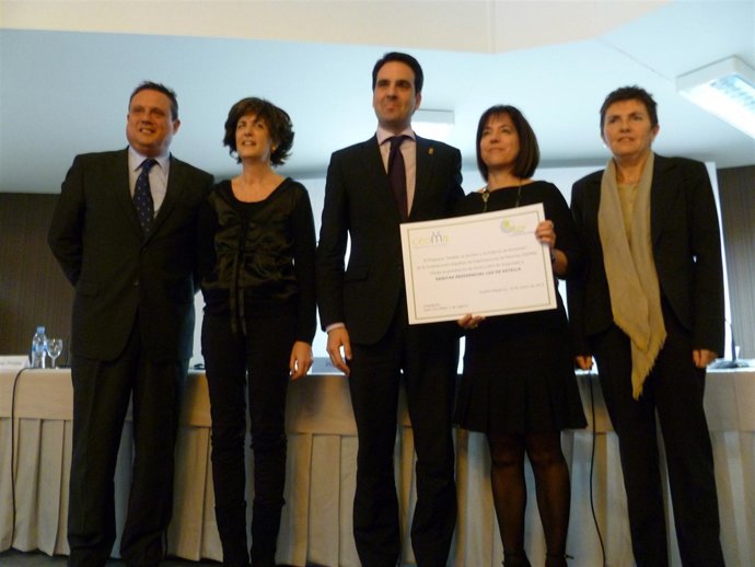  Alli Ha Entregado A La Residencia Sanitas Luz De Estella Una Distinción.