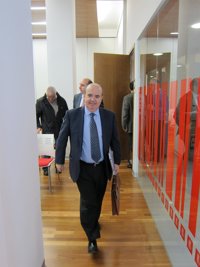 Zarrías avisa al PP que el PSOE no aceptará una reforma "unilateral" de la administración local para beneficio privado