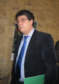 Valderas dice que IU presentará recurso de inconstitucionalidad a cualquier reforma local que vaya contra el Estatuto