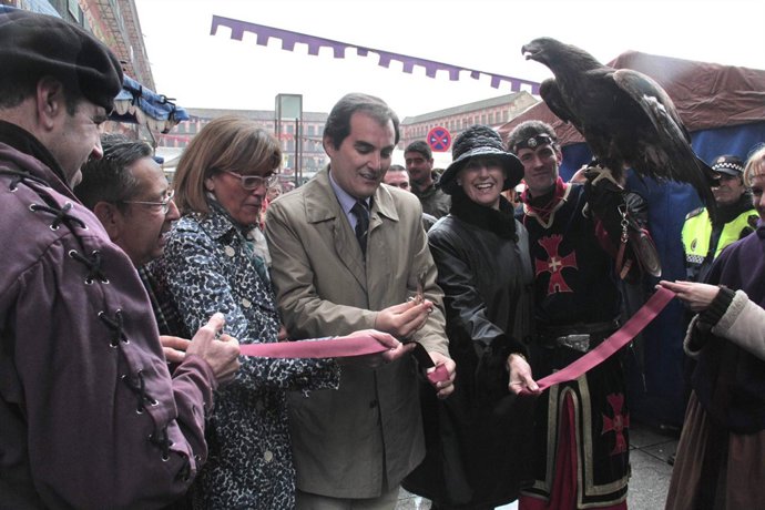 Nieto inaugura el Mercado Medieval