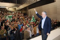 Griñán subraya que las necesidades sociales "no están en luchar por el déficit, sino por el empleo"