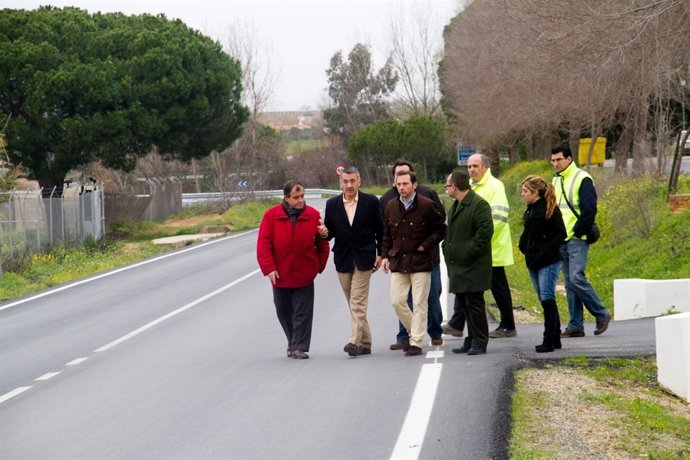 Visita al tramo de carretera de Bonares