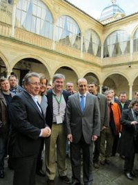 Zoido exige a Griñán conocer "cuánto, cuándo y cómo" va a pagar a los ayuntamientos lo que debe para lo más mayores