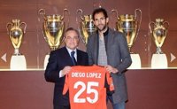 Fútbol.- Diego López firma su contrato con el Real Madrid y supera el reconocimiento médico 