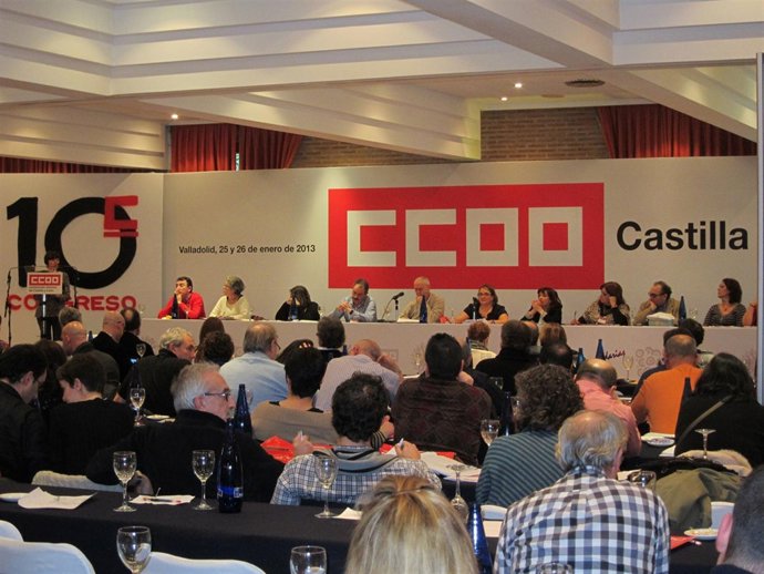 Ángel Hernández junto a sus compañeros de CC.OO.