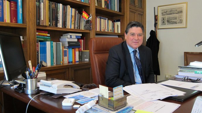 El presidente del Sindicato Central de Regantes posa para EP