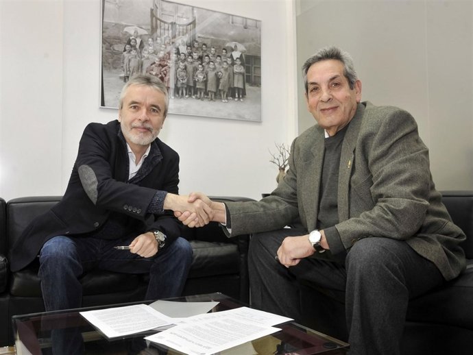 El fotógrafo Ángel Martínez Requiel dona sus fotografías al Archivo Regional