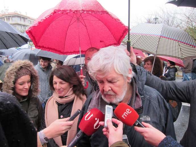 Xosé Manuel Beiras en declaraciones a los medios