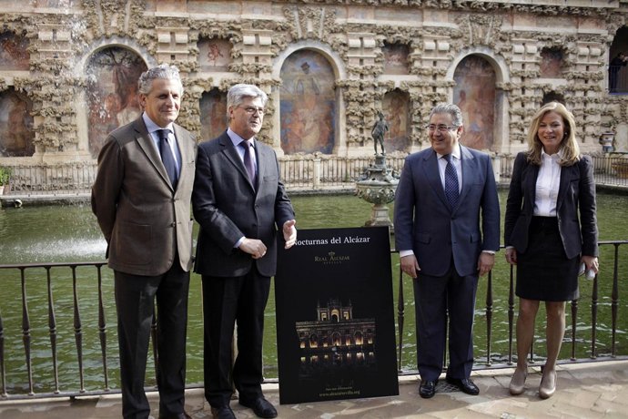 Zoido presentando las visitas nocturnas del Alcázar