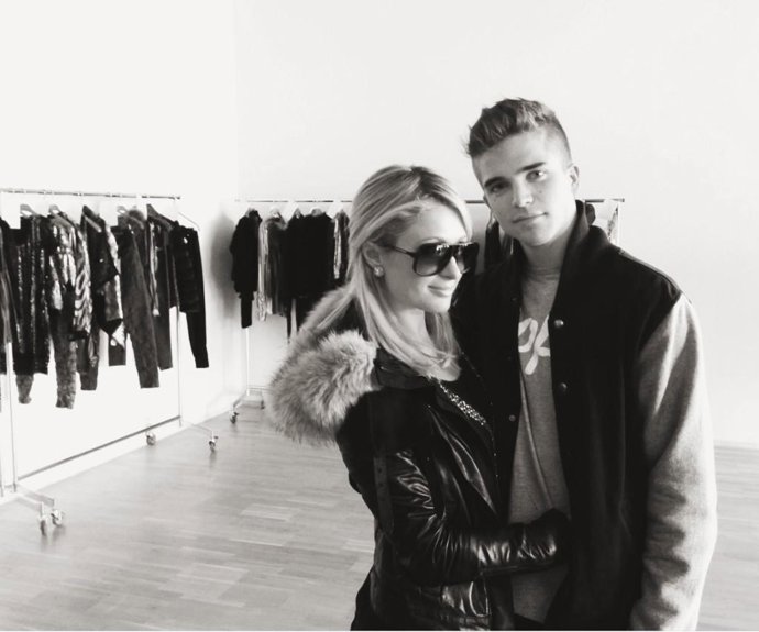 Paris Hilton y River viiperi