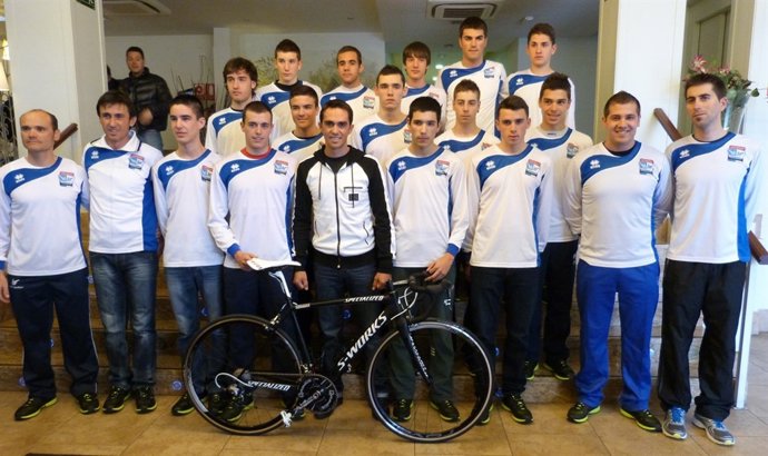 Alberto Contador con el equipo junior